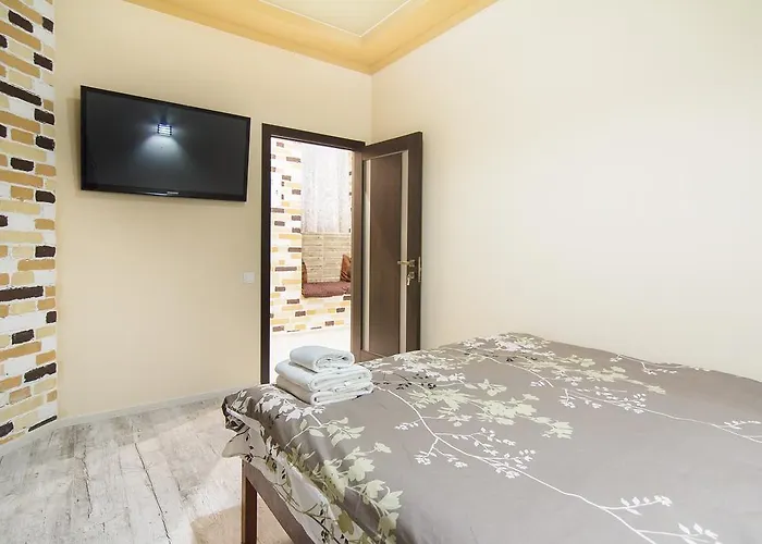 Club Near Deribasovskaya *